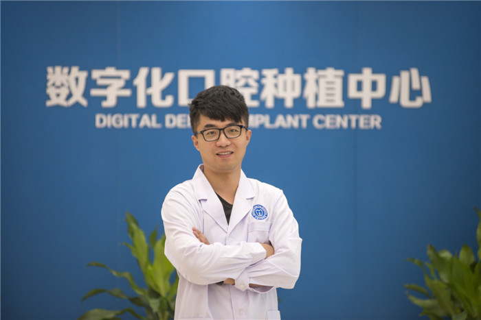 史锦坤